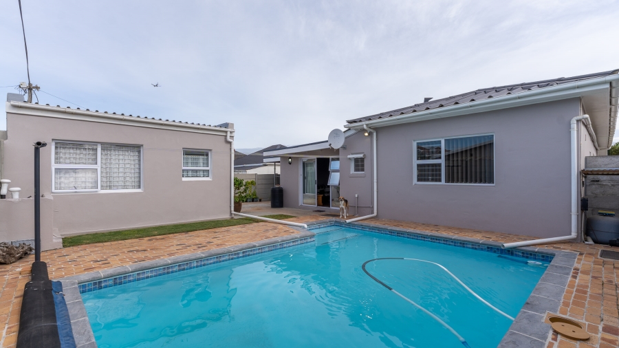 4 Bedroom Property for Sale in Churchill Estate Western Cape
